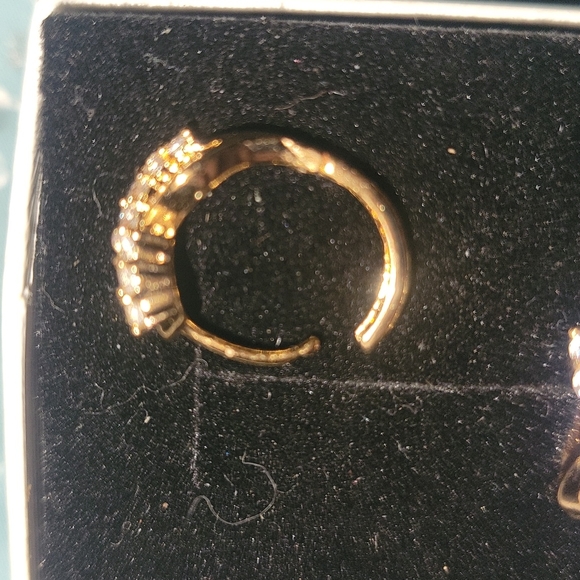 9k Gold snap hoops - Picture 3 of 3